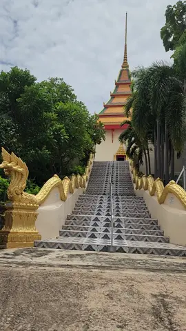กราบรอยพระพุทธบาท​ และทำทาน.. 🙏🙏🙏