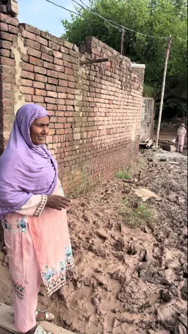 عمران خان نے کہا ہے مشکل وقت میں میرے پاکستانیوں کو تنہا نہیں چھوڑنا۔ پنجاب ڈوب رہا ہے، عوام بے یار و مددگار ہیں۔