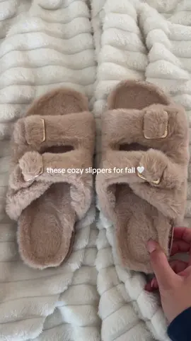these slippers are perfect 🤍 @FITORY #cozyshoes #slippers #fuzzyslippers #TikTokShopCreatorPicks 