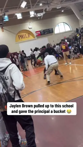 Principal with the solid defense though! 😅 (via @Boston Celtics) #NBA #basketball #nbabasketball #celtics