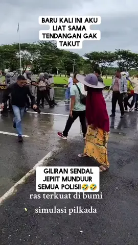 Repot kalo emak2 udh turun ikut demo 🤣🤣 #fyp #demo #demo28agustus2025 #foryoupage #fy 