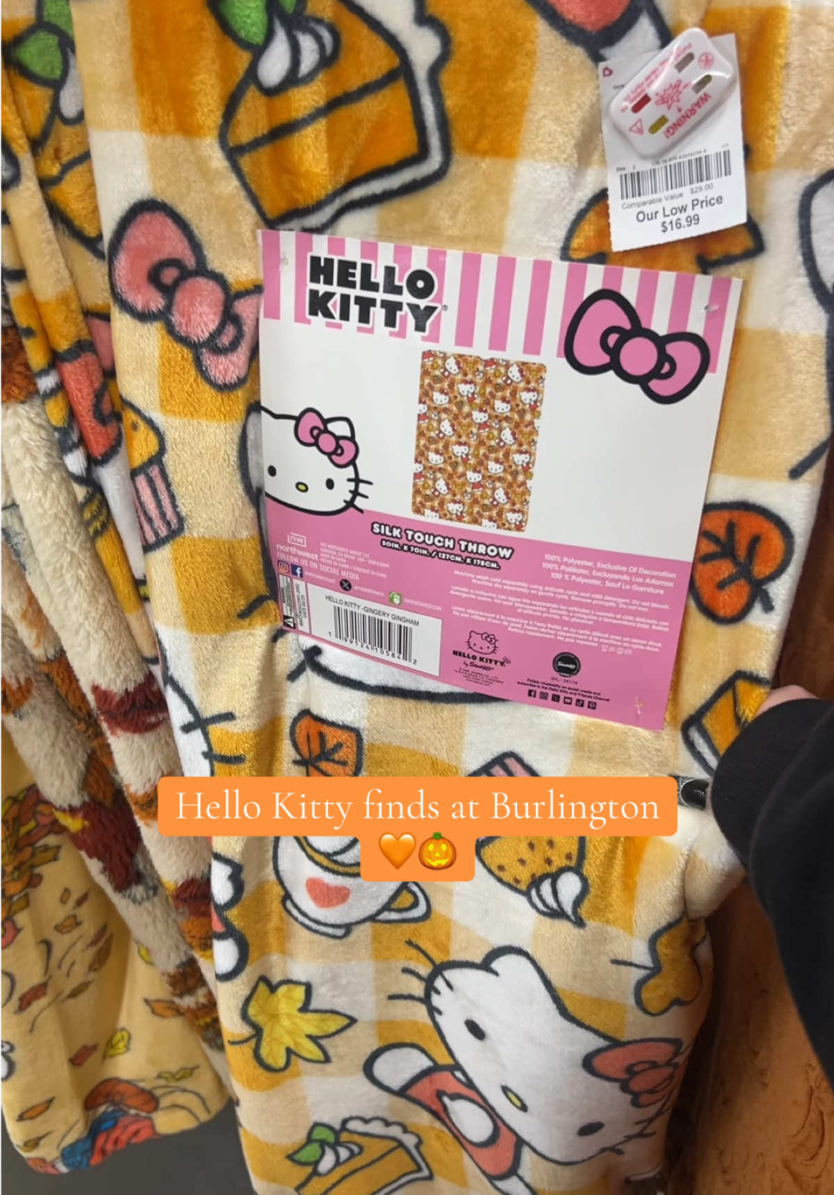 The hello kitty Halloween and fall finds this year have been crazy😍🧡#hellokitty #hellokittyblanket #hellokittytumbler #hellokittyhalloween #burlingtonfinds 