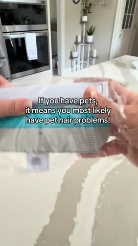 This hair removal tool is amazing! Life saver around our house! #hairremover #hairrremovaltool #doghair #cathairremoval #cleaninghacks 