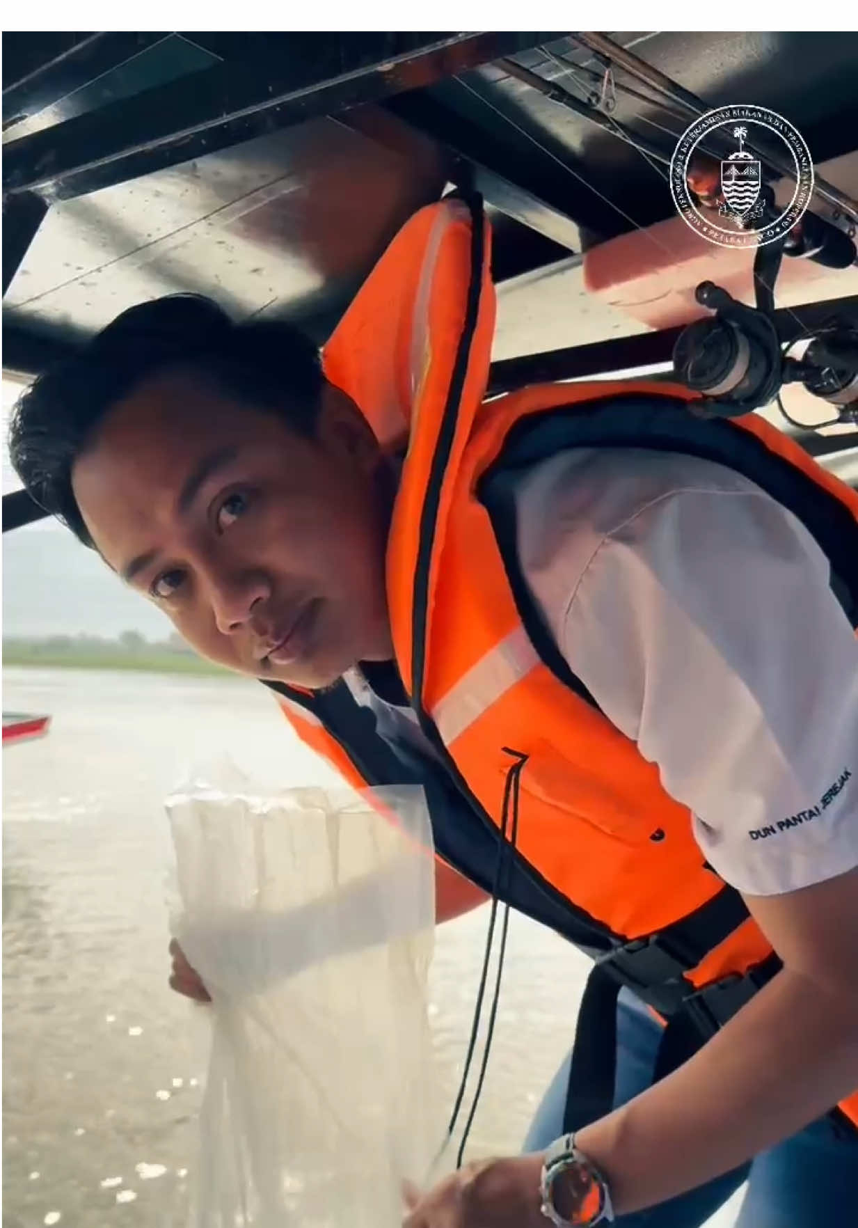 Sebanyak RM 880 000 peruntukkan telah digunapakai bagi pelepasan ikan, udang dan kerang di perairan umum ( laut ) dan sungai di Pulau Pinang. Satu lagi usaha kerajaan negeri dalam meningkatkan hasil laut dan sungai di negeri tercinta ini.
