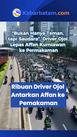 Ribuan sopir ojek online (ojol) mengiringi jenazah Affan Kurniawan (21), driver ojol yang dilindas rantis Brimob, menuju Tempat Pemakaman Umum (TPU) Karet Bivak, Tanah Abang, Jakarta, Jumat (29/8/2025). Ribuan sopir ojol ini mengiringi jenazah Affan dari rumah duka di Dukuh Atas, Tanah Abang, sekitar pukul 09.30 WIB. Mereka mengantarkan jenazah Affan dengan menggunakan sepeda motor. #AffanKurniawan #Ojol #Jakarta #Peristiwa