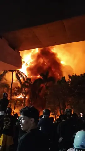 Kantor DPRD Kota Makassar abis terbakar