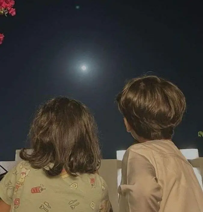 ‏في بعض الأحيان رسالة واحدة تصلك في ساعة قلق تعيد إليك طمأنينة عام كامل .💛