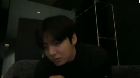 Jungkook selalu live disaat yang tepat 🥹🥹 jk's live for the rescue 💜 #jungkook #jeonjungkook  #bts_official_bighit  #btsxarmy  #weverselive 