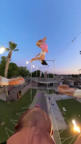 What could be better than doing what you love with the people you love?!💕  #trapezetok #flyingtrapeze #cirque @taeko 