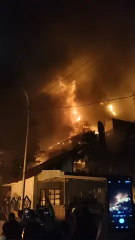 GEDUNG DPR KOTA MAKASSAR MENYALA🔥#indonesia🇮🇩 #dpr #revolution #demo 