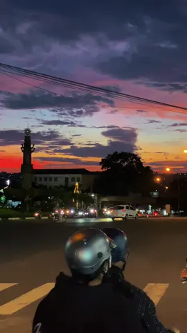Có những người bị chọc mù mắt khi bước vào tình yêu...      #langthangphonghieng #pleikugialai #nhachaymoingay #hoanghon 