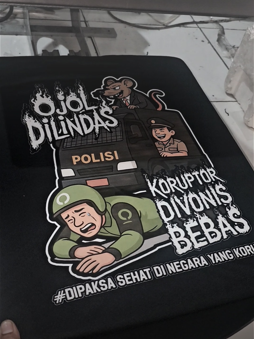 Membalas @zodiax001 kaos ojol dilindas koruptor divonis bebas ready di keranjang kuning mass👆😍yg lagi viral ni, yok bantu ramaikan🔥 #promomakangajian #xyzbca #fyp #foryoupage #beliditiktok #kaoskatakata #kaosdistro #kaosmurah #kaos #kaosviral 
