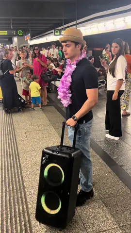 I love this Portugiese Song 🕺🕺
