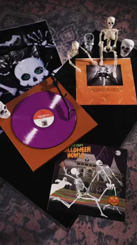 Spooky season is right around the corner! This all new purple Halloween Howls vinyl features the viral sensation Spooky Scary Skeletons and other original songs. Get yours now! 💀💀💀 #andrewgold #spookyscaryskeletons #halloween #halloweenhowls 