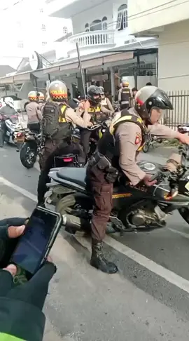 #firal polisi brimob pukul orang,hampir mati#rusuh #police 