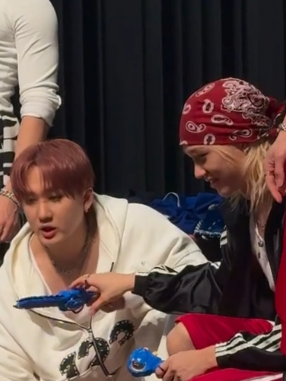 290825 So Felix start playing Beyblades and Changbin looks so curious and start playing too 🫠🫠🤏🤏🤏 stray KIDS really 🤣 #felix #필릭스 #straykids #스트레이키즈 #yongbok   📸.Cynthiabyxin💙
