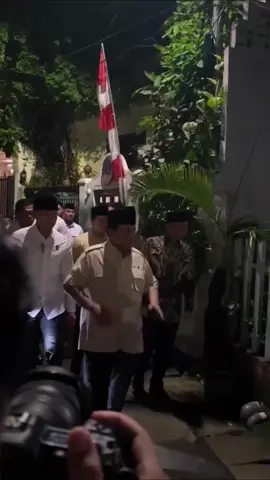 pak seskab teddy mendapingi Bapak presiden prabowo datang melayat kerumah duka AFFAN KURNIAWAN driver ojol  #teddy #teddyindrawijaya #mayorteddy #mayorteddyindrawijaya #seskab #sekretariskabinet #letkolteddy #fyp #fypviralシ #fypviralシviral #fypviraltiktok🖤シ゚☆♡ 