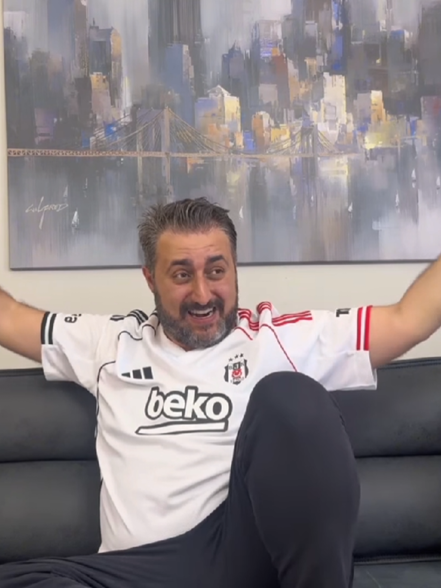 @Arif Sevimli  valla iyiki varsin Baskanim)) Sen olmasan renklilerin korkusunu animasyonla falan ugras yap vakit kaybi)) Bidahakine korku daglari sarsin lutfen. Sergen en son geldiginde 1 golle Sampiyonlugu vermeyi kabullenemiyolar bu sene sonunu nasil kabullenecekler merak ettim))) eglenceli olacak desene) ama mourinyo kalsaydi keske  isimiz daha kolay olurdu #beşiktaş #besiktas #sergenyalçın #mourinho  #arifsevimli 
