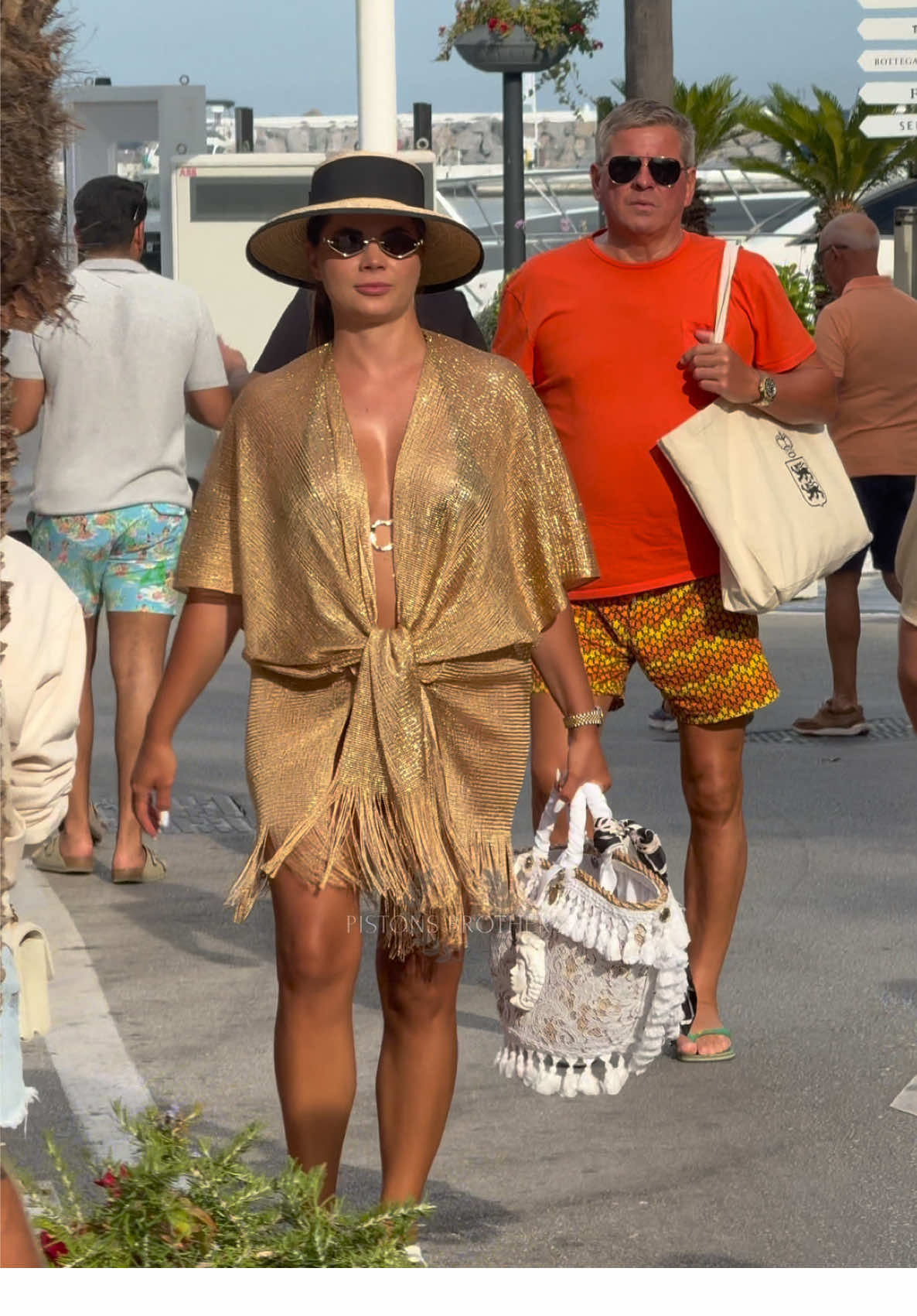 Lovely billionaire couple walking through Puerto Banus 🥂✨ #marbella #billionaire #Lifestyle #luxury #girls 