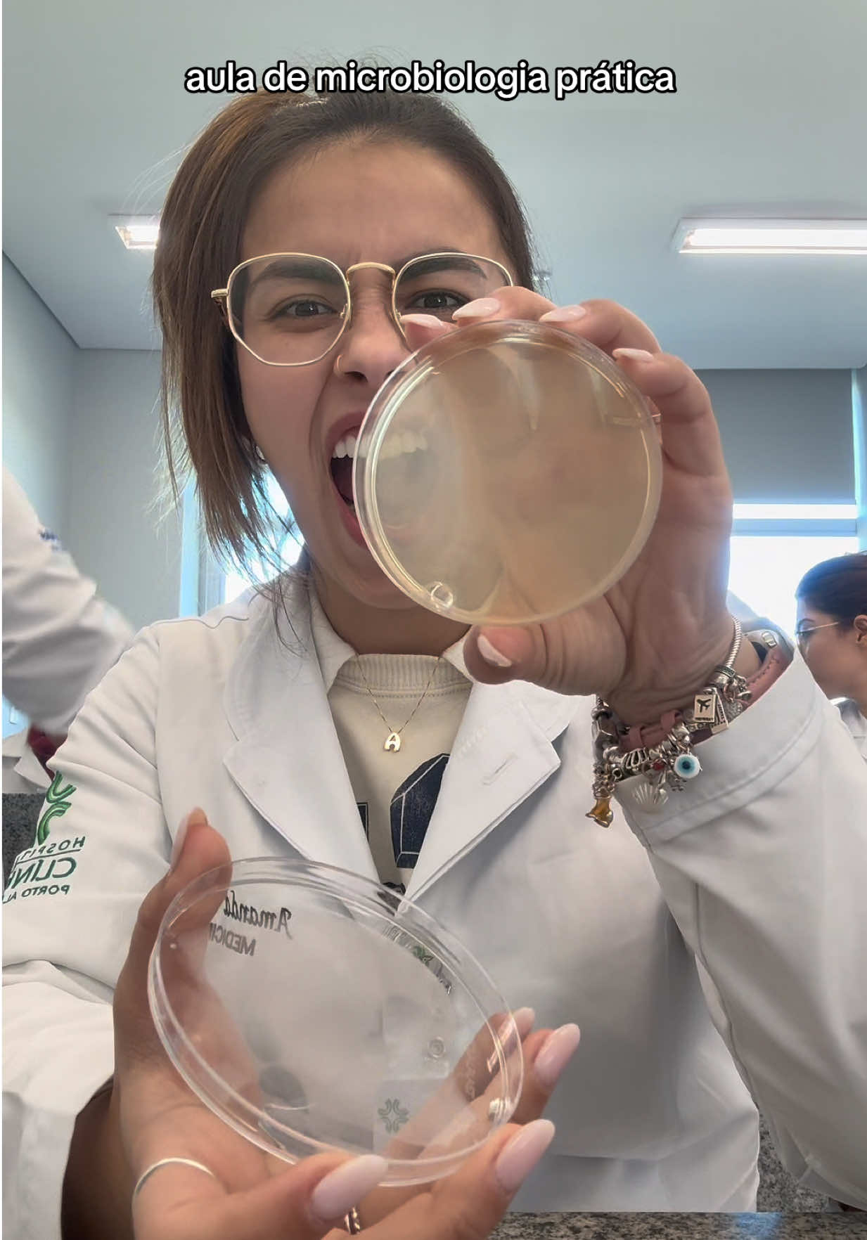 Microbiologia prática é tãoooo legal 🥳