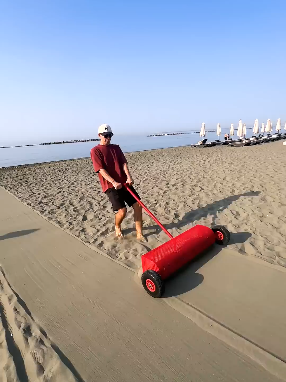 Beach Treasure find gold on beach🥰#viral #beach #treasure #gold #discovery 