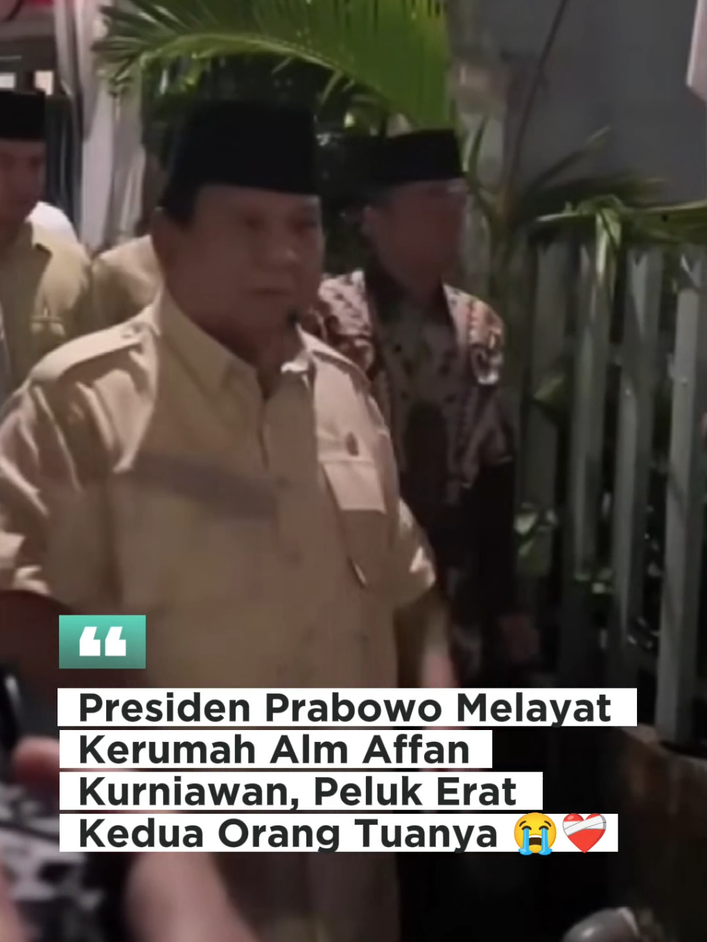 Presiden Prabowo melayat ke rumah Alm Affan Kurniawan, peluk erat kedua orang tuanya 😭❤‍🩹 #prabowosubianto #affankurniawan #driverojol #presidenkhatulistiwa #viralditiktok 