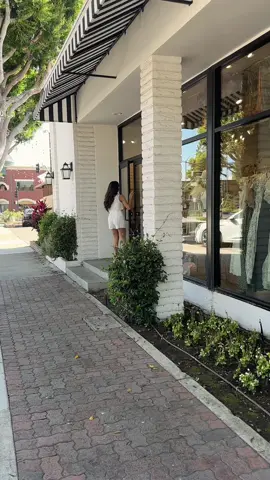 Run, don’t walk. Select styles 40% off 💜 #shopping #sale #boutique 