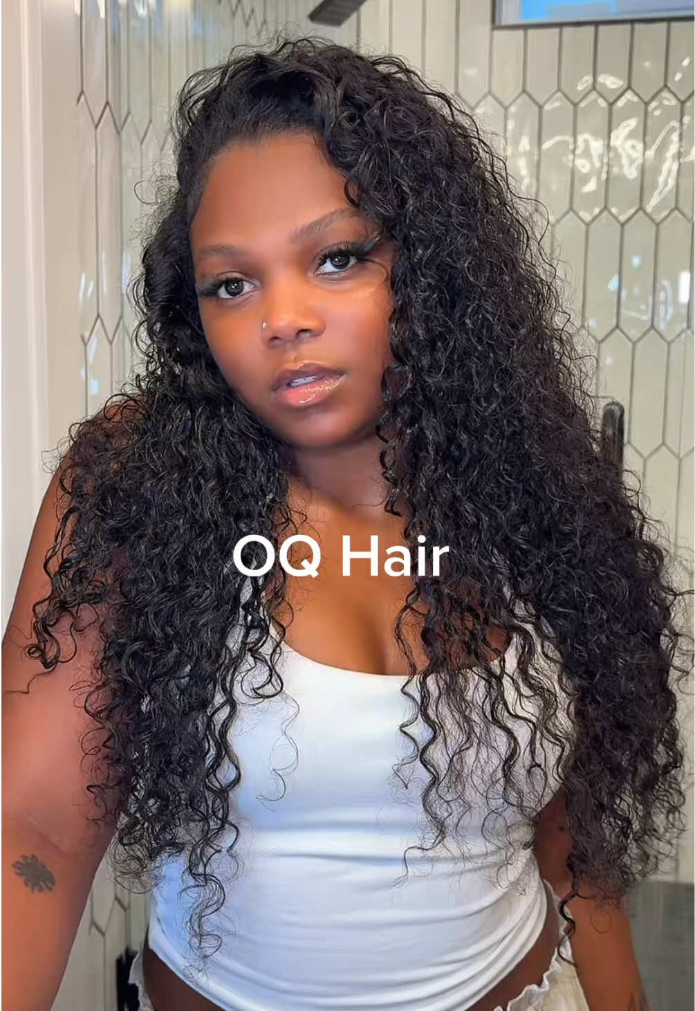 It’s giving curly flip overrr @OQHAIR @oqhairofficial 🩷 #fyp #oqhair #halfwig #curlyflipover #oqhairreview 