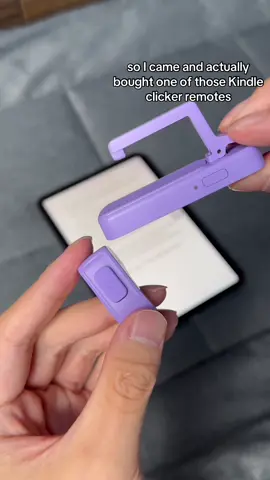 My first time testing out the kindle page turner on my iPad and phone, it works so perfectly!!! #phoneaccessories #kindleaccessories #pageturner #TikTokShopLaborDaySale #FallFreshness 