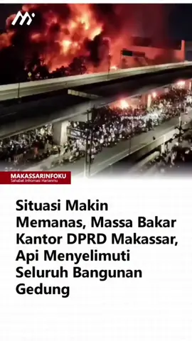 Aksi unjuk rasa di Kota Makassar sudah tak terkendali. Demonstrasi yang berlanjut hingga pukul 23.00 Wita berubah anarkistis. Massa merangsek ke gedung DPRD Makassar lalu membakar gedung dan beberapa mobil dan motor yang terparkir di halaman gedung. Situasi terkini aksi unjuk rasa di Kota Makassar memanas dan membara. Aksi demonstrasi yang berlanjut hingga malam hari berujung pada perusakan dan pembakaran gedung kantor DPRD Makassar dan beberapa kendaraan roda dua maupun roda empat yang terparkir di halaman gedung. #makassarinfoku #sahabatinformasiharianmu 