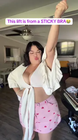 Yall I am a size DDD and I have NEVER found a sticky bra that fits me and actually works. I am flabbergasted 😭😭😭😭 #boomba #plussize #plsusizefashion #plussizeedition 