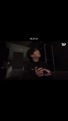 jungkook gave us a little house tour an hour ago 💜 just like in the ff’s lmao 😭 #jungkookhouse #jeonjungkook #jungkookie #btslive #jungkooklive 