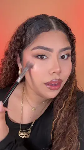 Things that make sense: Sugar Cookie on your cheekbones ✨ #sweetglow #highlighter #2016makeup   #Later 