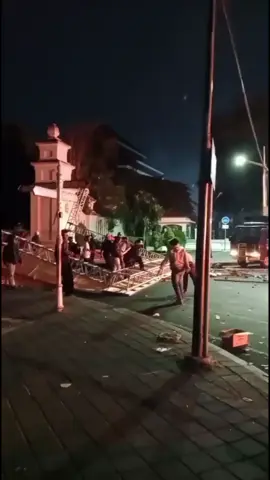 kerusukan demo di solo malam ini #demo #viral #viraltiktok #tiktokviral #indonesia🇮🇩 