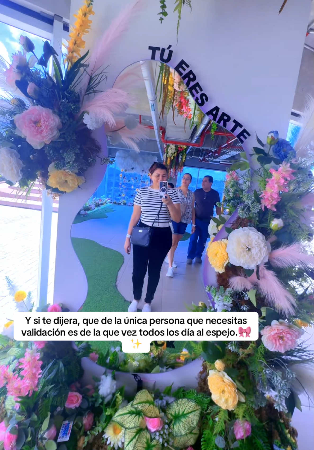 Mi esposo no cree en mi 😣 Mis amigas me van a criticar  Mis familiares se van a burlar Esa era la voz que gobernó por mucho tiempo en mi cabeza 👆🏻 Hasta que decidí apostar por mi, invertí en una Academia que no solo me enseñó Marketing Digital y ganar dinero con mis redes. Sino que también… Aprendí a desmantelar creencias absurdas que tenía en mi mente, recordé que Dios me trajo a esta vida a ser “YO” a vivir con libertad y propósito. Aprendí a confiar más en mí, en mi proceso y no compararme con los demás 😇. Que el timo de tu vida y tus resultados están en tus manos.🙌🏻 Cree en ti, porque si esperas a que otros lo hagan, ese momento jamás va a llegar 🤷🏻‍♀️ #motivacion #emprederconproposito #ideasparaganardinero #MarketingDigital #EmprenderDesdeCasa 