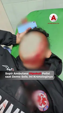 Seorang sopir ambulans bernama Dika, dari Unit Peka, menjadi korban pemukulan aparat saat pembubaran aksi massa di Jalan Slamet Riyadi, Solo, Jumat (29/8/2025) malam. Mengutip unggahan akun Info Cegatan Sukoharjo, peristiwa bermula ketika seorang relawan yang mengendarai sepeda motor mencoba membuka jalan bagi ambulans di simpang empat Ngarsopuro. Namun, relawan itu justru dipukul polisi dan dituding sebagai provokator. Ia kemudian berlari menuju ambulans. Melihat kejadian tersebut, Dika turun dari kendaraannya untuk menolong. Sayangnya, ia malah ikut dipukul, dikeroyok, hingga ditendang oleh sejumlah aparat. Akibat kejadian itu, kepala Dika mengalami luka hingga mengeluarkan dar*h. Korban kini dirawat intensif di RS PKU Muhammadiyah Surakarta. Ia juga dijadwalkan menjalani CT Scan untuk memeriksa kondisinya lebih lanjut. Sementara relawan lain yang ikut dipukuli hanya mengalami memar di bahu akibat pukulan. #sopirambulans #demosolo #dikasopirambulans 