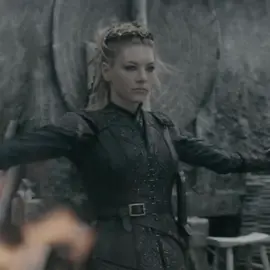 اذا في بنت اقوى واقدح منها بعالم المسلسلات عطوني . #لاغيرثا #فايكنق #Lagertha #viking 