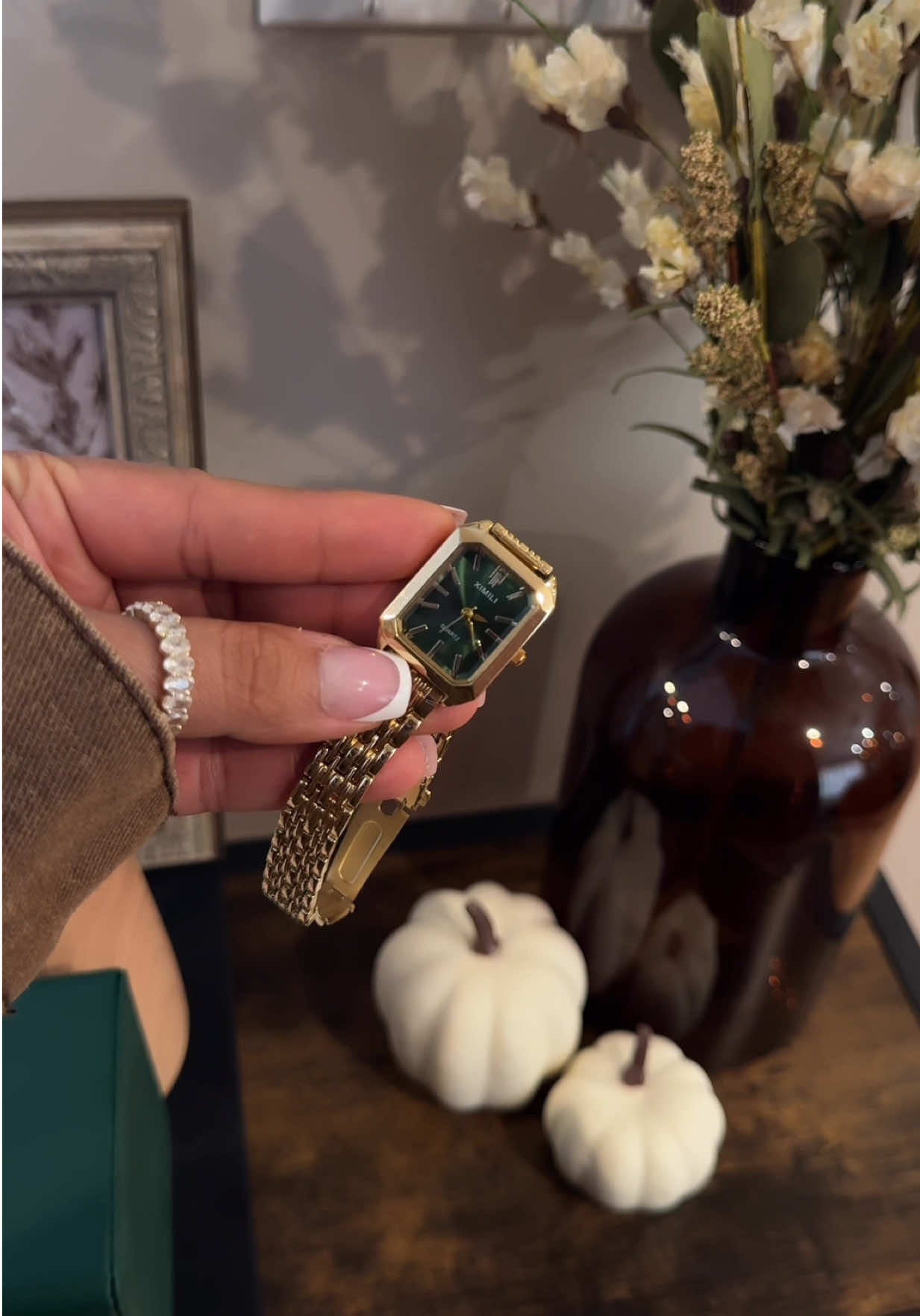 the prettiest watch!🤎 #womenjewelry #goldwatch #emeraldgreen #fyp #fallvibes 