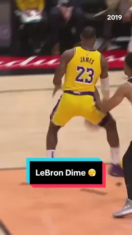 LeBron dime to Dwight Howard 😮‍💨 #NBA #Basketball #LeBron #DwightHoward 