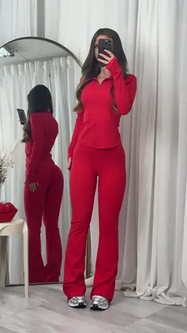 Scrunch bum active wear gym set.#activewearfashion #gymfashion #loungewear #red #boutique 