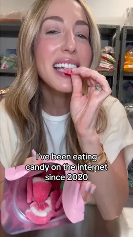 Hi 👋 I’m Elizabeth. 5 years of eating candy on the internet = I know candy 🍬🍭  #rubybond #candy #candycompany #tastetest #candytok #luxurygifts #tastetest 