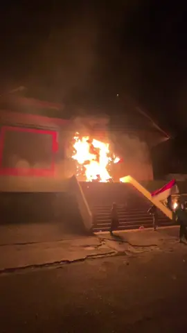 gedung dpr makassar sebelum api membesar🔥🔥 #dpr #demo #api #viral #makassar #info 