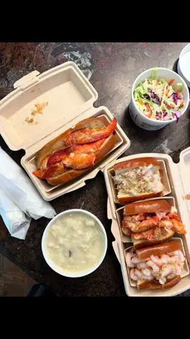 Luke’s Lobster is officially open on Balboa Island! My mom and I split the sampler (crab, lobster and shrimp 1/2 rolls) and Jeff got the lobster roll! So good to finally have a good lobster roll in OC! 🦞  #lukeslobster #balboaisland #lobsterroll #Foodie #Foodie 
