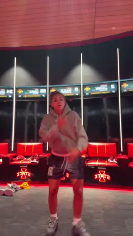 🧑🏽‍🎤