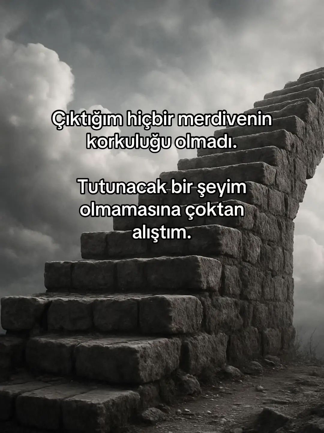 Hayatın merdivenlerinden tutunacak bir korkuluk olmadan çıktım. Her adımım yalnızlıktı, her yükseklik sınavdı. Ama öğrendim ki, kendi gücüne güvenmek, en sağlam dayanağın kendin olduğunu fark etmektir. Tutunacak bir şeyim olmayabilir; ama içimde taşıdığım cesaret, tüm boşlukları doldurur. #keşfet #keşfetteyiz #fyp #duygusözler #keşfetbeniöneçıkar 