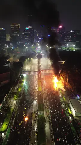 Demo 29 Agustus kawasan simpang susun semanggi depan polda metro jaya #demo #demojakarta #indonesia #dpr #jakarta 