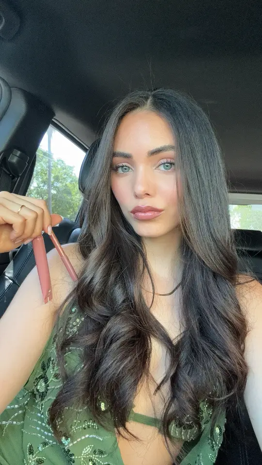 Giving 💚 ..  lip combo @makeupforever lip liner wherever walnuts, + @Clarins USA lip perfecter