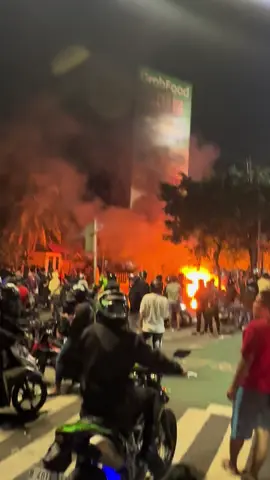Imbas demo agus tu s pos polisi PGC cililitan dibakar #fyp #demo 