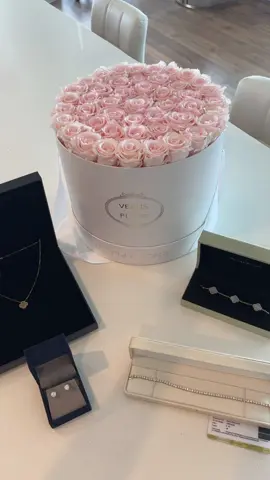happy birthday to me 💗🎂 #fyp #birthday #venusetfleur #vancleef #diamond 