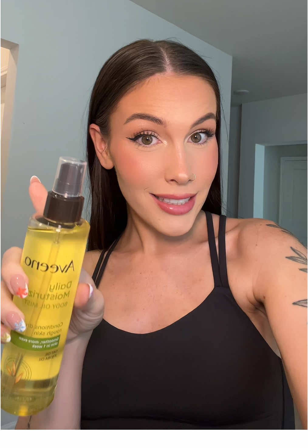 Trying out the @Aveeno Moisturizing Oil Mist! I really like this 😍 #bodyoil #skincare #bodycare #aveeno #glowyskin  